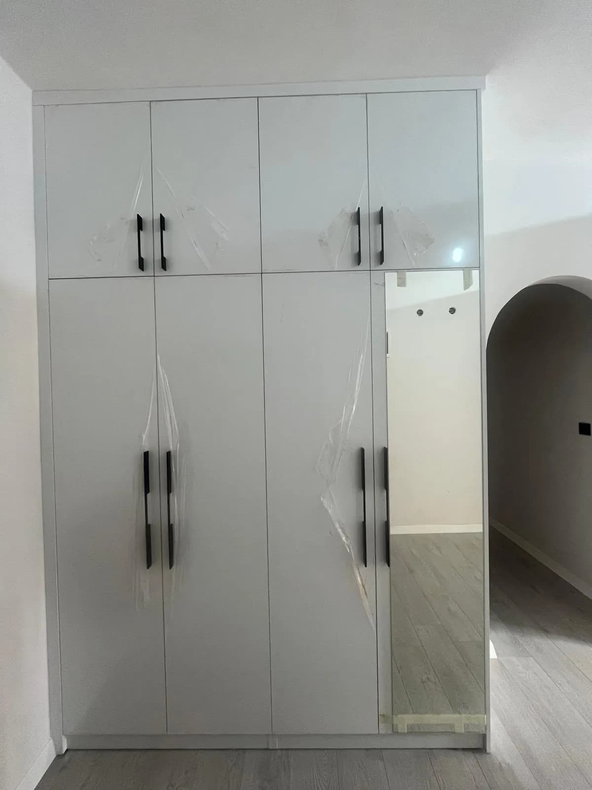 Kayseri aynalı kapaklı beyaz özel ölçü gardrop
